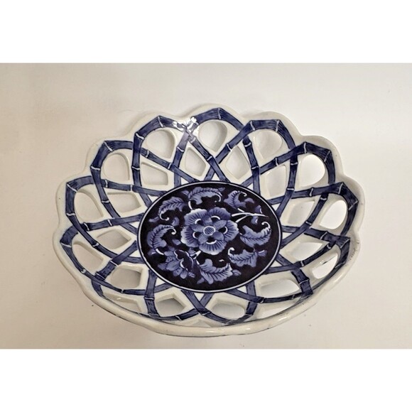 Vintage Blue & White Reticulated Porcelain Dish – Floral Center Open Lattice Des - Picture 2 of 8